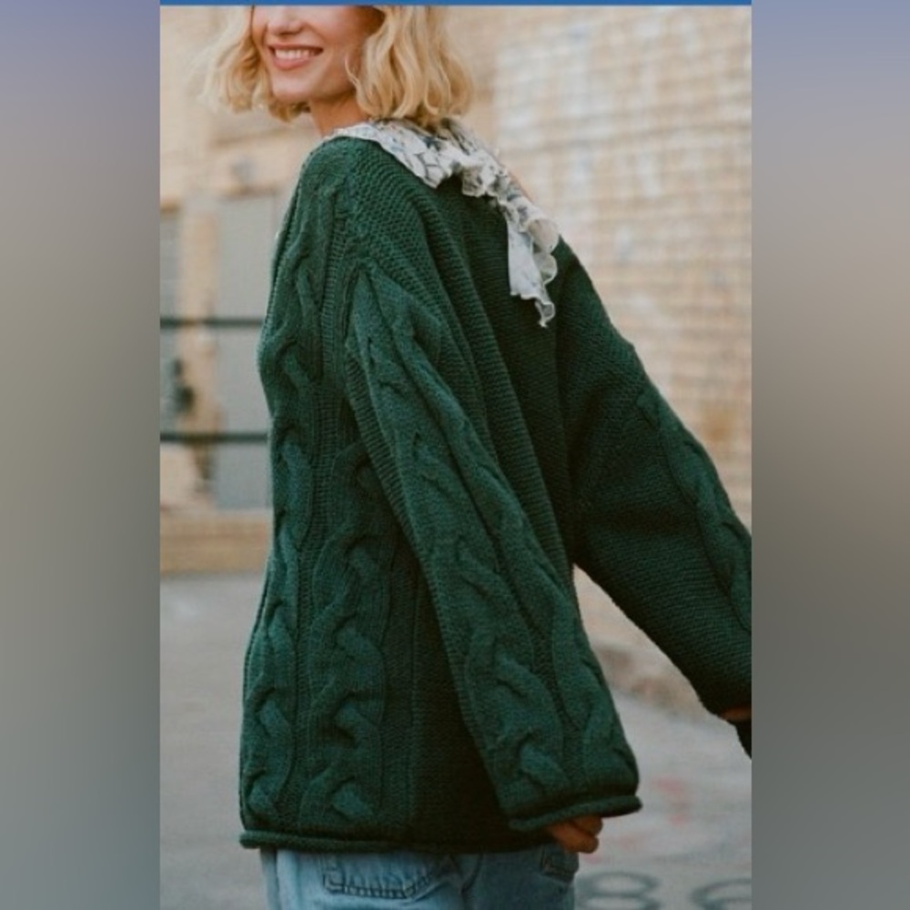 NWT Urban Outfitters BDG Skylar Oversized Cable Knit Pullover Sweater. Size Med